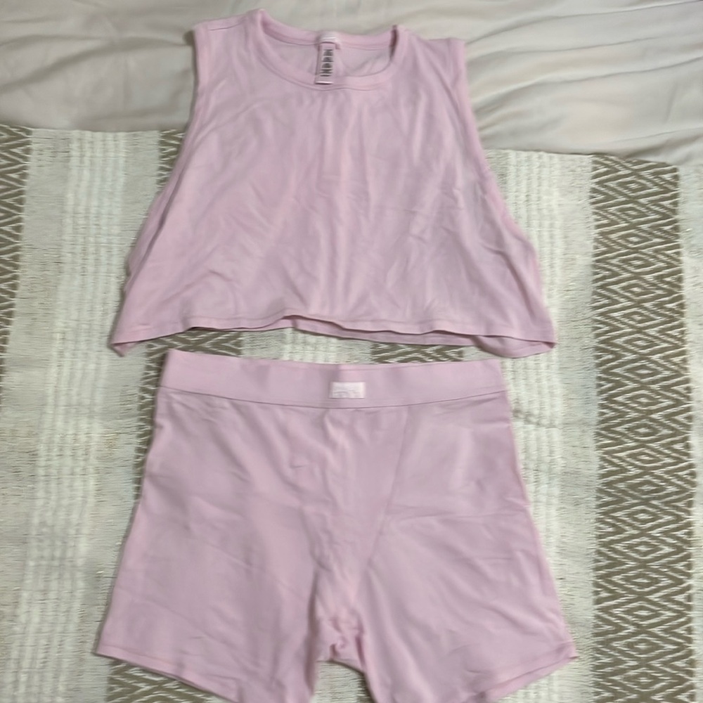 Skims set- never worn- size medium